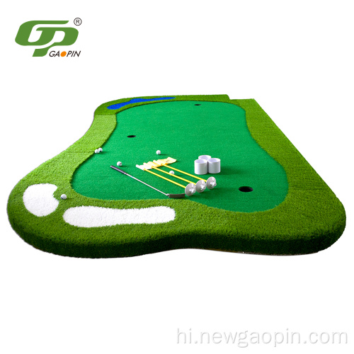 मिनी गोल्फ कोर्ट कृत्रिम घास हरी चटाई डाल रहा है: